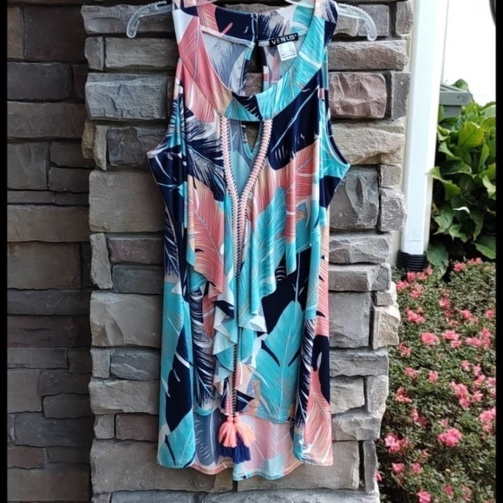 Venus Tunic Top Blouse NWOT